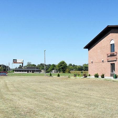 Super 8 By Wyndham Metropolis Motel Exterior photo