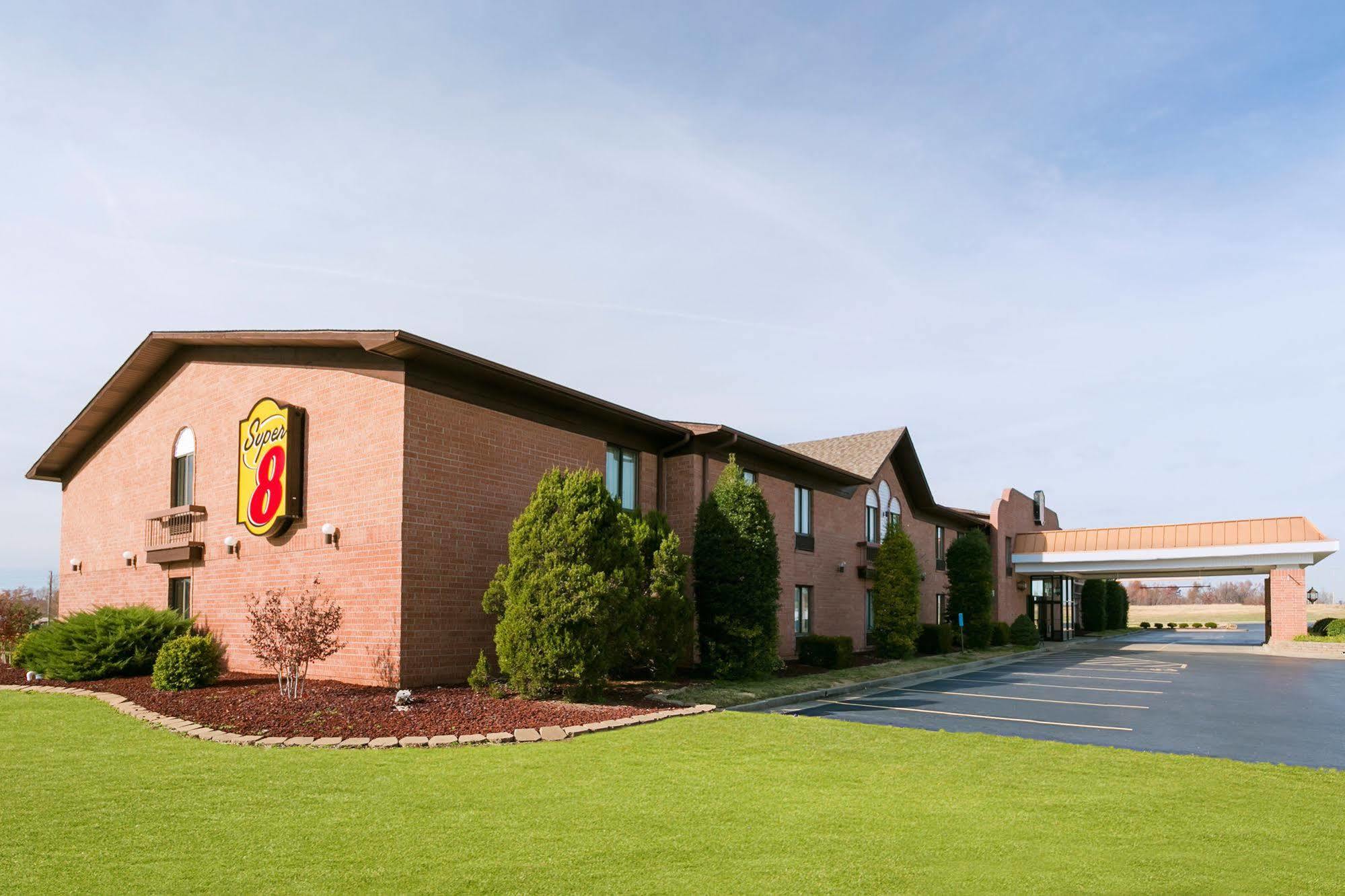 Super 8 By Wyndham Metropolis Motel Exterior photo